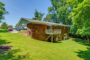 Charming Jonesville Home w/ Grill - Near Wineries!