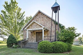 'old Church Retreat' w/ Fire Pit & Air Hockey!