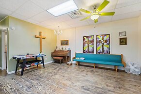 'old Church Retreat' w/ Fire Pit & Air Hockey!