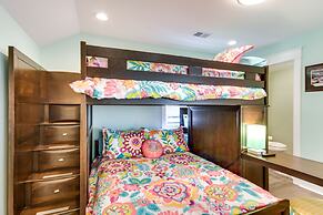 Greenwood Getaway w/ Furnished Patio & Lake View