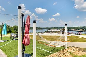 Greenwood Getaway w/ Furnished Patio & Lake View