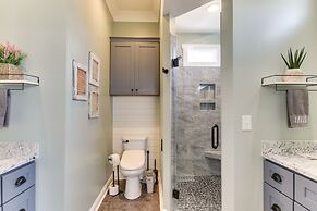 Greenwood Getaway w/ Furnished Patio & Lake View