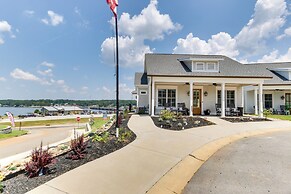 Greenwood Getaway w/ Furnished Patio & Lake View