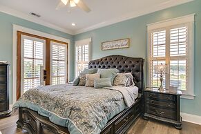 Greenwood Getaway w/ Furnished Patio & Lake View