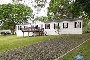 Lakefront Many Vacation Home w/ Kayaks!