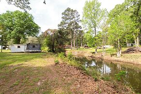 Lakefront Many Vacation Home w/ Kayaks!