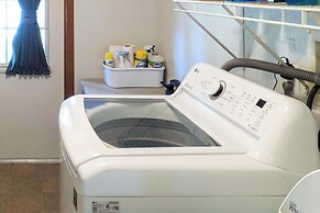 Lakefront Many Vacation Home w/ Kayaks!