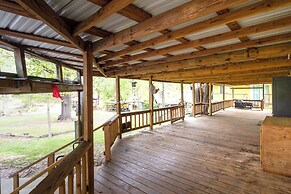 Lakefront Many Vacation Home w/ Kayaks!