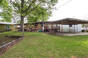 Lakefront Many Vacation Home w/ Kayaks!
