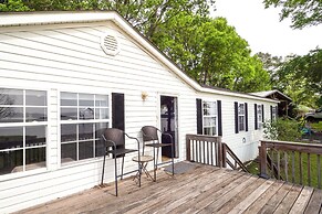 Lakefront Many Vacation Home w/ Kayaks!