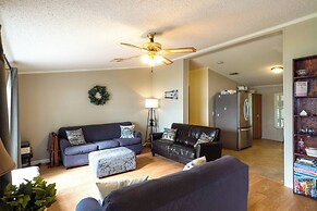 Lakefront Many Vacation Home w/ Kayaks!