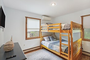 Crystal Lake Vacation Rental, 3 Mi to Betsie River