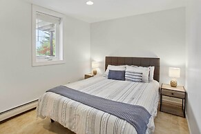 Crystal Lake Vacation Rental, 3 Mi to Betsie River