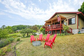 Crystal Lake Vacation Rental, 3 Mi to Betsie River