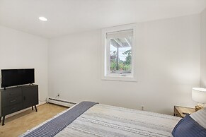 Crystal Lake Vacation Rental, 3 Mi to Betsie River