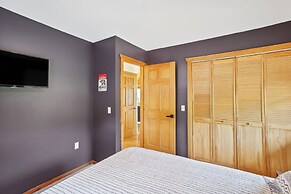 Crystal Lake Vacation Rental, 3 Mi to Betsie River