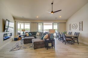 Lake Views & Pool Access: Ozarks Condo!