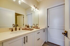 Lake Views & Pool Access: Ozarks Condo!