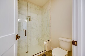 Lake Views & Pool Access: Ozarks Condo!