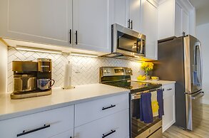 Lake Views & Pool Access: Ozarks Condo!