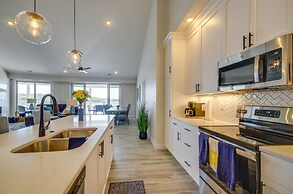 Lake Views & Pool Access: Ozarks Condo!