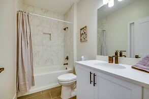 Lake Views & Pool Access: Ozarks Condo!