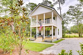 Cozy Cottage: Minutes to Downtown Southport!