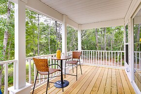 Cozy Cottage: Minutes to Downtown Southport!