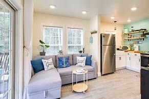 Cozy Cottage: Minutes to Downtown Southport!