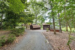 Waterfront Heathsville Cottage w/ Dock & Hot Tub!