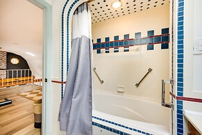 Waterfront Heathsville Cottage w/ Dock & Hot Tub!