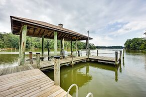 Waterfront Heathsville Cottage w/ Dock & Hot Tub!