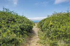 Oceanfront Smith River Cottage: Beach Access!