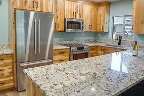 Oceanfront Smith River Cottage: Beach Access!