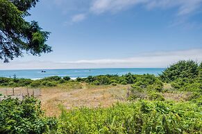 Oceanfront Smith River Cottage: Beach Access!