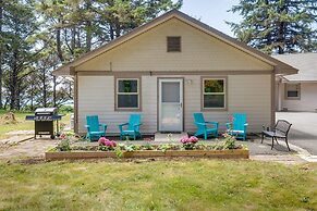 Oceanfront Smith River Cottage: Patio & Gas Grill!