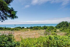Oceanfront Smith River Cottage: Beach Access!