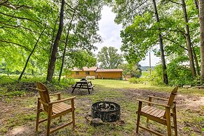 Pet-friendly Lyndon Station Cabin - Hike & Fish!