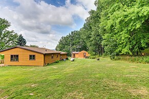 Pet-friendly Lyndon Station Cabin - Hike & Fish!