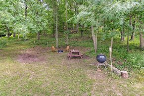 Pet-friendly Lyndon Station Cabin - Hike & Fish!