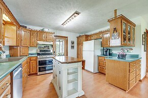 18 Mi to Table Rock Lake: Pet-friendly Ozark Home!
