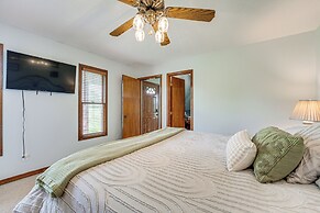 18 Mi to Table Rock Lake: Pet-friendly Ozark Home!