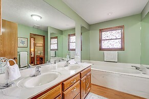 18 Mi to Table Rock Lake: Pet-friendly Ozark Home!