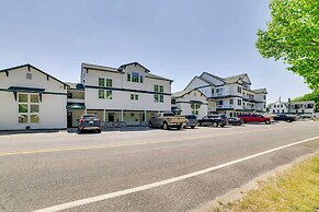 Beachfront Onekama Vacation Rental w/ Balcony!