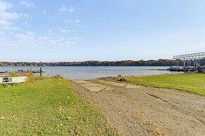 Lakefront Vacation Rental, 13 Mi to South Haven!
