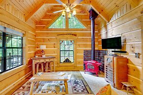 Cozy Log Cabin on 11 Acres: 3 Mi to Cherokee Lake!