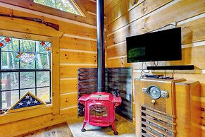 Cozy Log Cabin on 11 Acres: 3 Mi to Cherokee Lake!