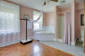 Ronks Vacation Rental: 2 Mi to Dutch Wonderland!