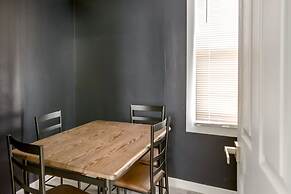 Cozy Downtown Sandusky Gem - 1 Mi to Lake Erie!