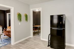 Cozy Downtown Sandusky Gem - 1 Mi to Lake Erie!